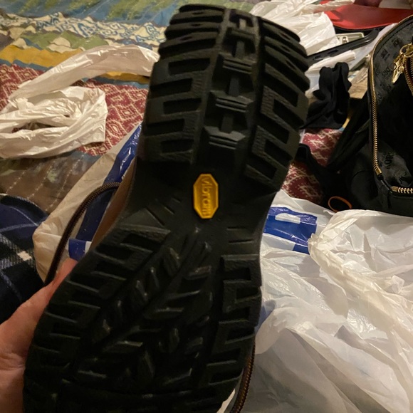 Kids size 2 ugg boots - Picture 2 of 6